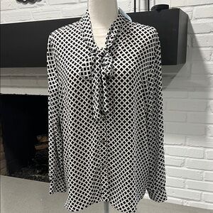 Ann Taylor Black and White Geometric Blouse